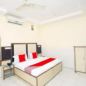 Oyo 2530 Surya Palace Hotel